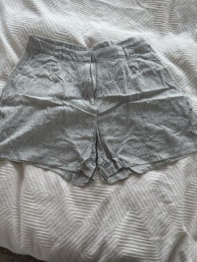 Old Navy Linen-Blend Pleated Shorts